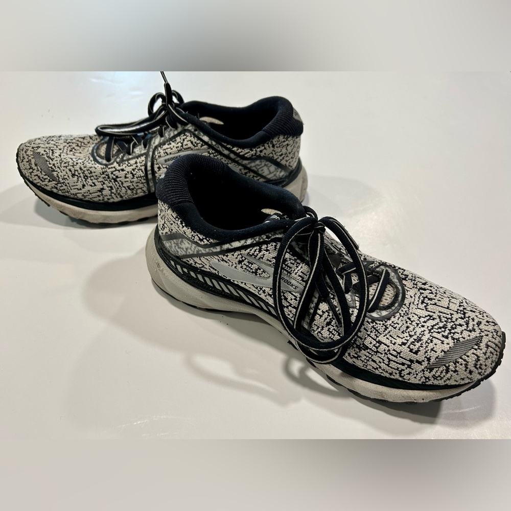 Women’s Brooks GTS XX Adrenaline 20 • Size 7